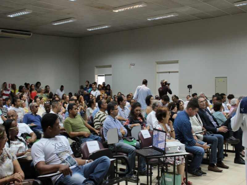 Público lotou o auditório no primeiro dia do Simpósio