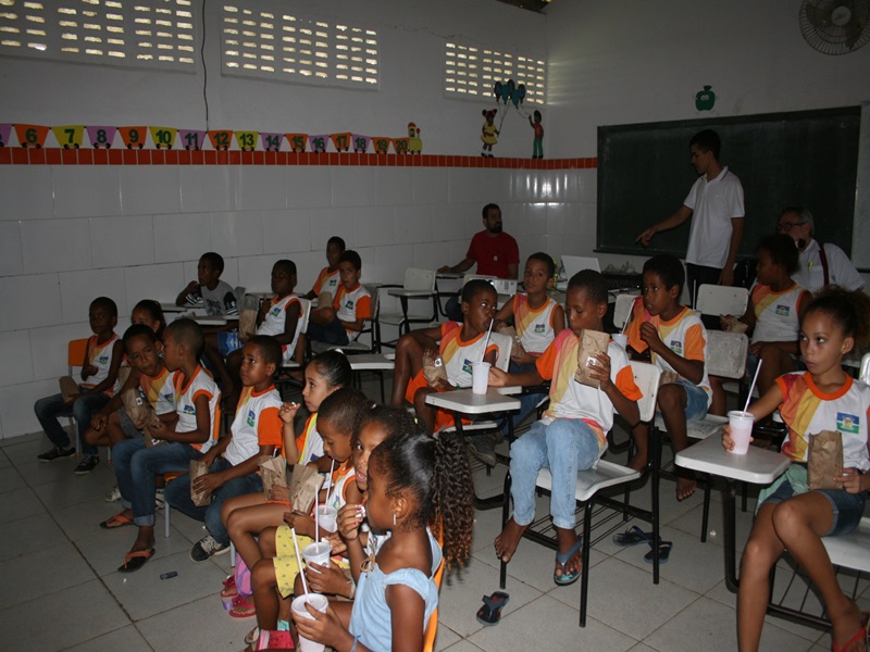 Alunos da Escola Municipal José Monteiro Sobral.