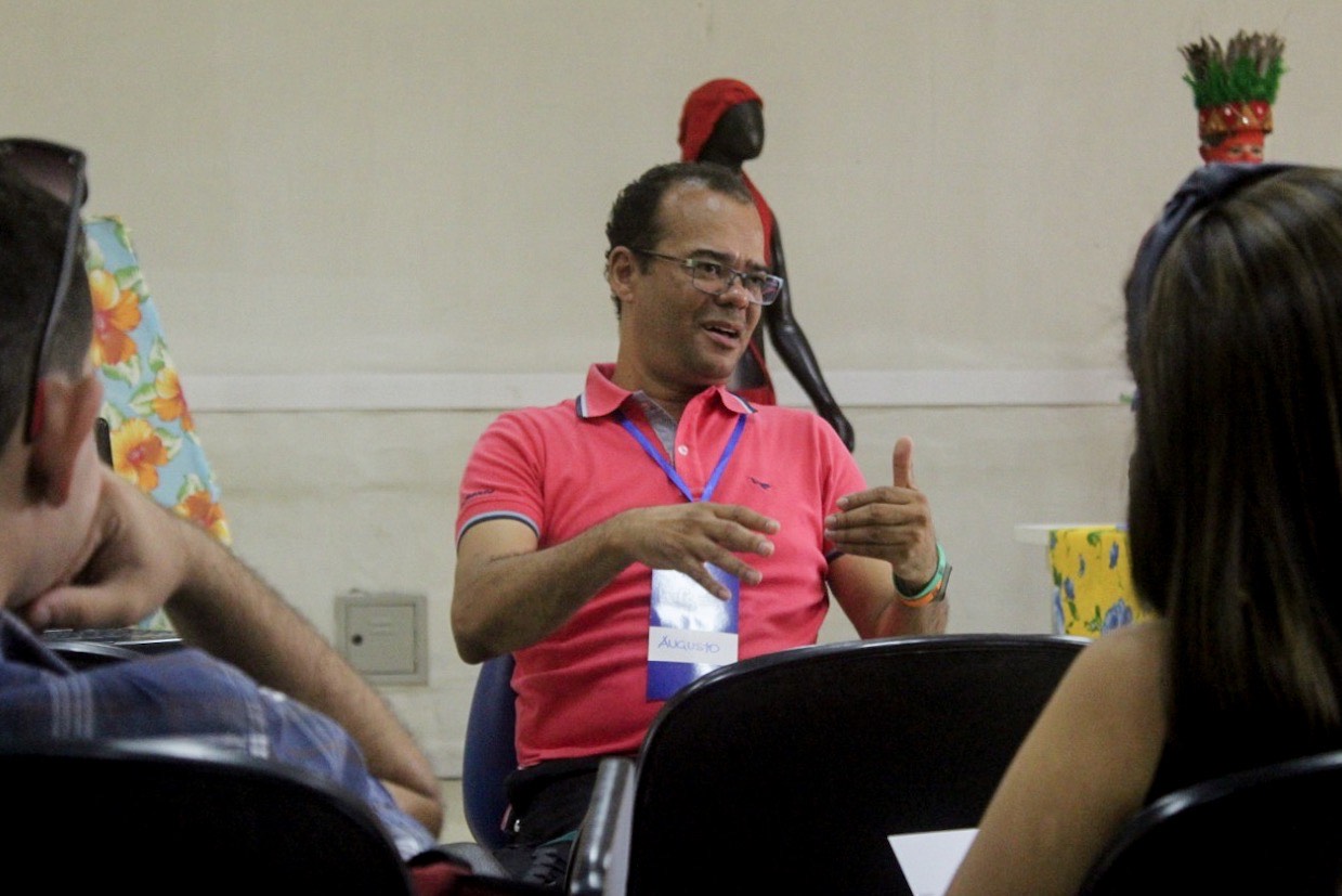 Coordenador Augusto Cesar Vieira na roda de conversa (foto: Rivandson Teles/Proex)